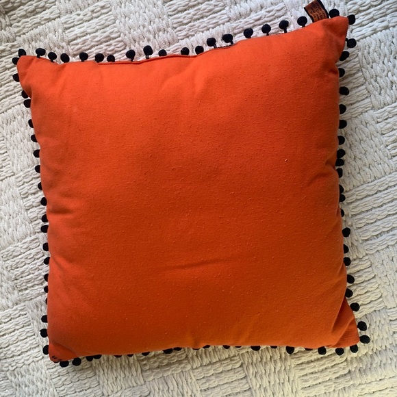 5 PIECE HALLOWEEN BUNDLE INCLUDES COLLECTORS ITEM - Picture 13 of 14